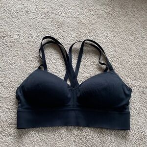 Women's under Armour Black Strappy gym bra size large. Excellent condition